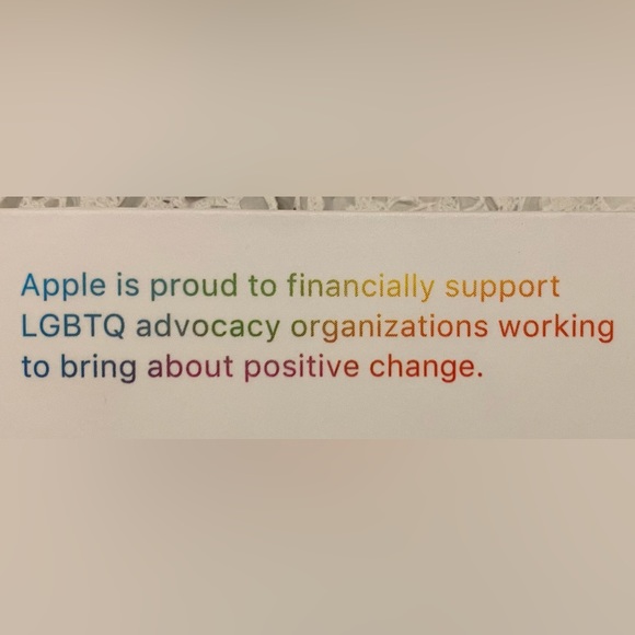 LGBTQ+ 🏳️‍🌈 RAINBOW APPLE WATCH BAND - Picture 3 of 5